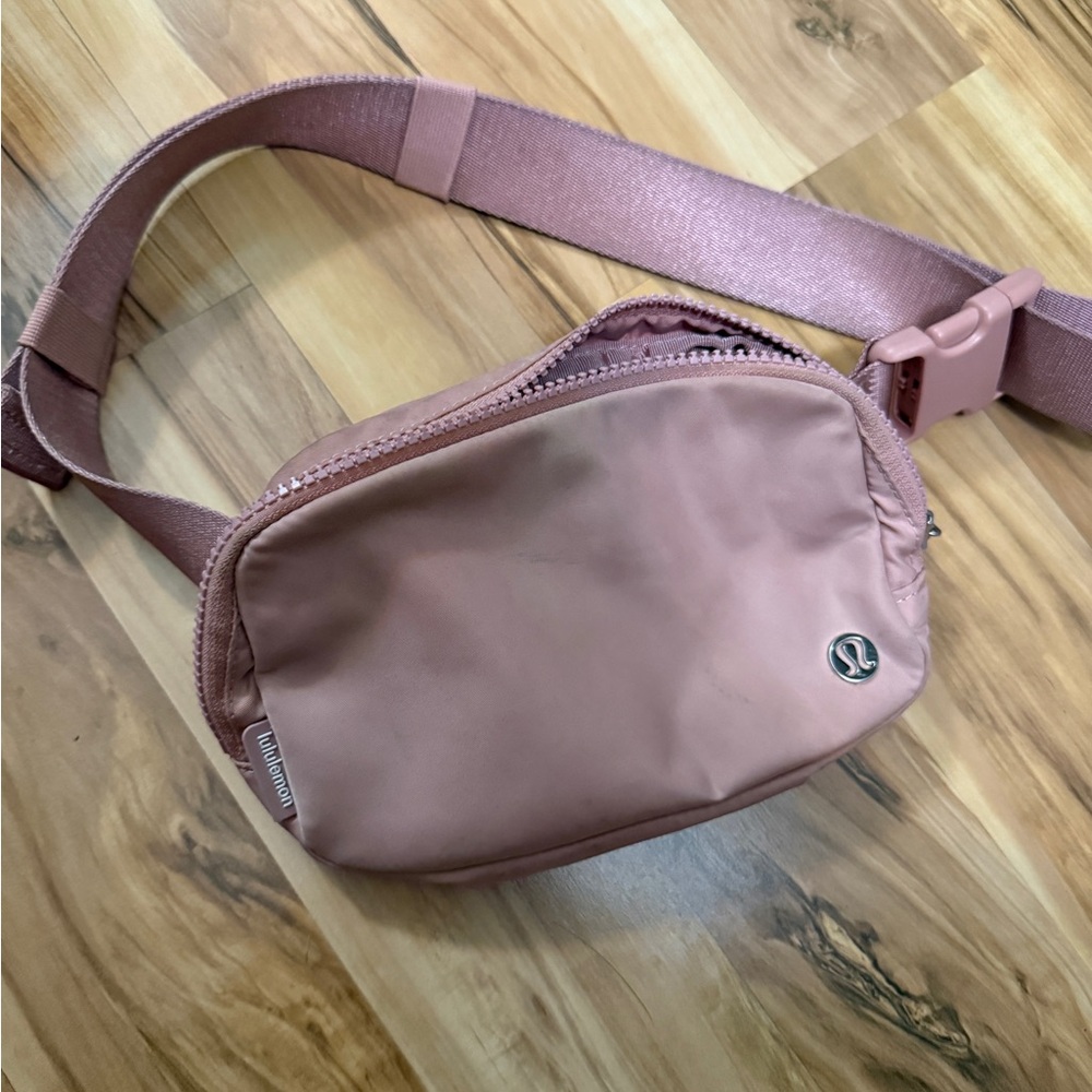 lululemon athletica Dusty Rose Crossbody Belt Bag
